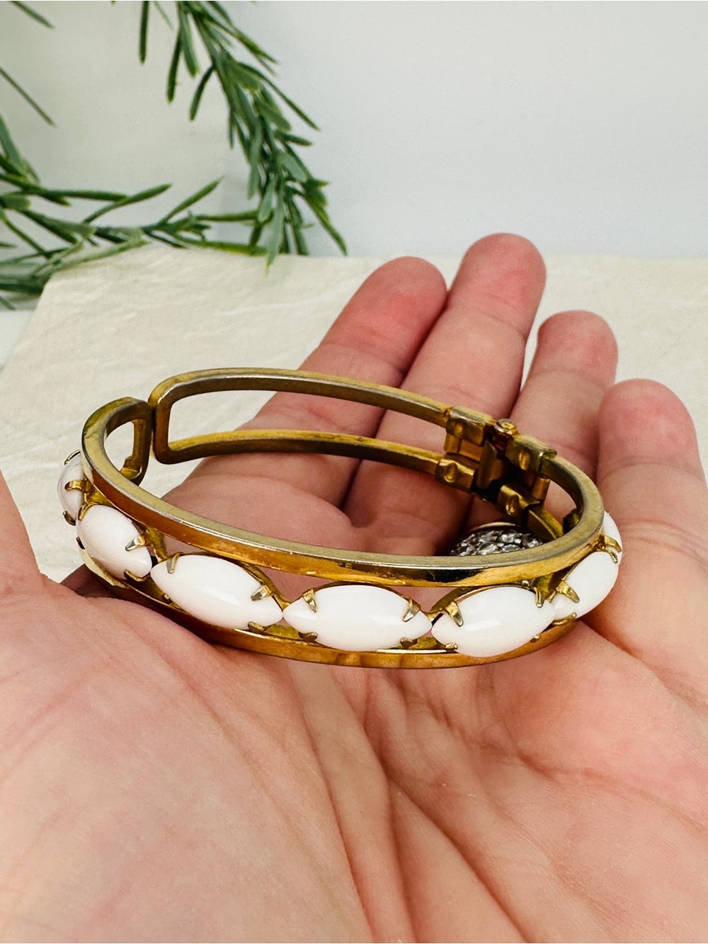Vintage Milk Glass Bracelet Hinged Bangle Clamper Prong Set White Gold-tone